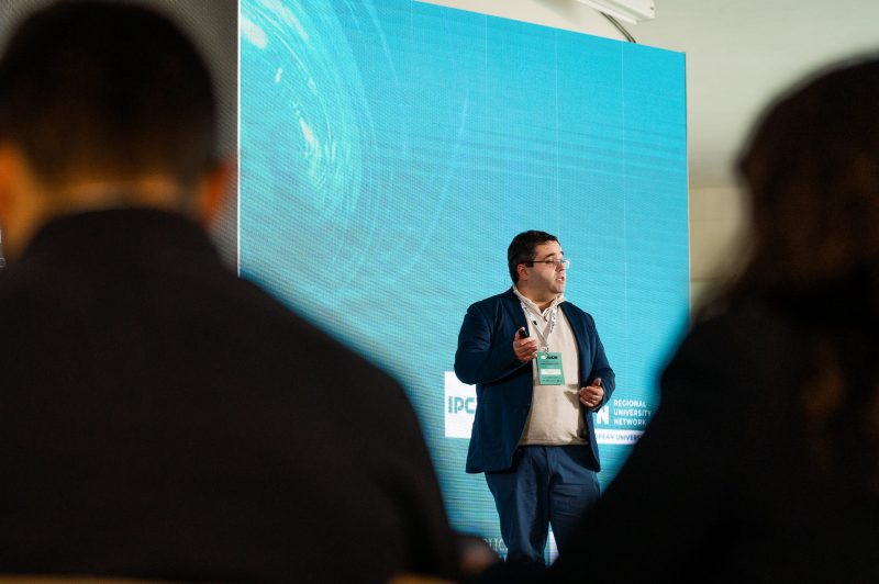 AM2R-DSC08121-scaled-r0anph1bdja1tlrabdnpyfr4kkk5ax7llyctep52h4 Conferência Técnico Científica